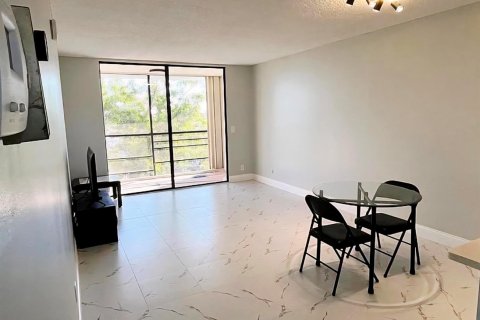 Condo in Lake Worth, Florida, 1 bedroom № 2250758 - photo 6