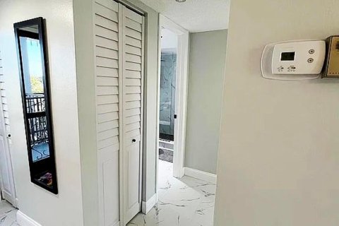 Condo in Lake Worth, Florida, 1 bedroom № 2250758 - photo 7