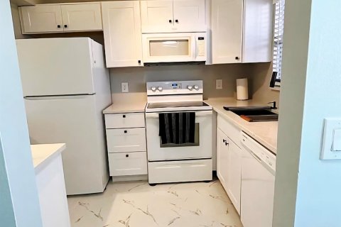 Condo in Lake Worth, Florida, 1 bedroom № 2250758 - photo 2