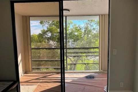 Condo in Lake Worth, Florida, 1 bedroom № 2250758 - photo 15