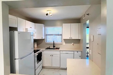 Condo in Lake Worth, Florida, 1 bedroom № 2250758
