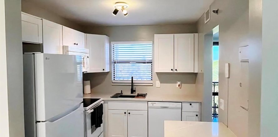 Condo in Lake Worth, Florida, 1 bedroom № 2250758