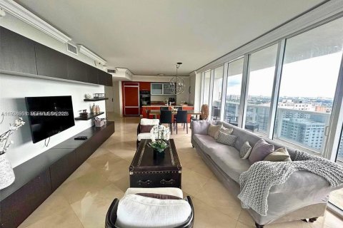 Снять в аренду кондоминиум в Халландейл-Бич, Флорида 2 спальни, 135.45м2, № 1997642 - фото 10