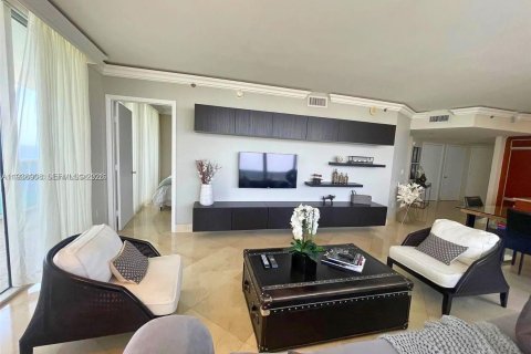 Снять в аренду кондоминиум в Халландейл-Бич, Флорида 2 спальни, 135.45м2, № 1997642 - фото 12