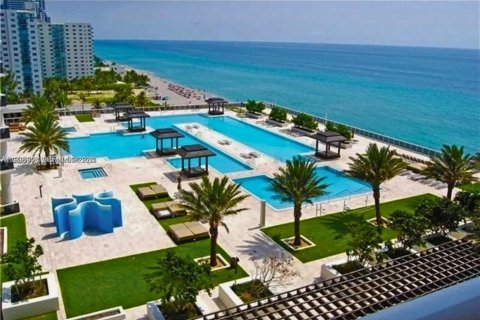 Снять в аренду кондоминиум в Халландейл-Бич, Флорида 2 спальни, 135.45м2, № 1997642 - фото 7