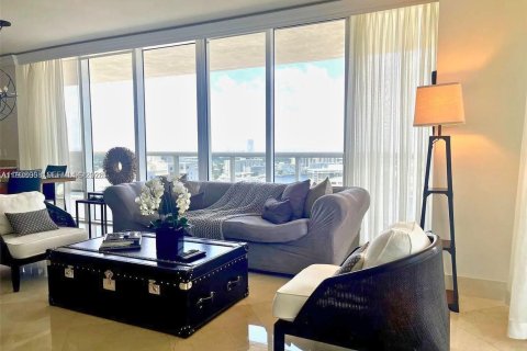 Снять в аренду кондоминиум в Халландейл-Бич, Флорида 2 спальни, 135.45м2, № 1997642 - фото 11