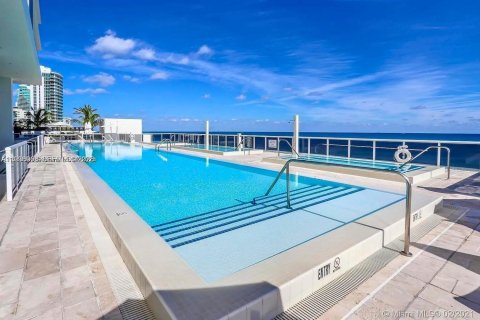 Снять в аренду кондоминиум в Халландейл-Бич, Флорида 2 спальни, 135.45м2, № 1997642 - фото 6