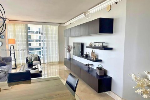 Снять в аренду кондоминиум в Халландейл-Бич, Флорида 2 спальни, 135.45м2, № 1997642 - фото 9