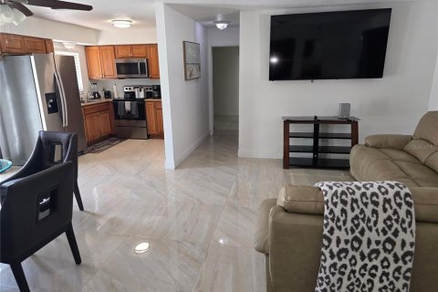Casa en venta en Sarasota, Florida, 4 dormitorios, 124.49 m2 № 2216968 - foto 2