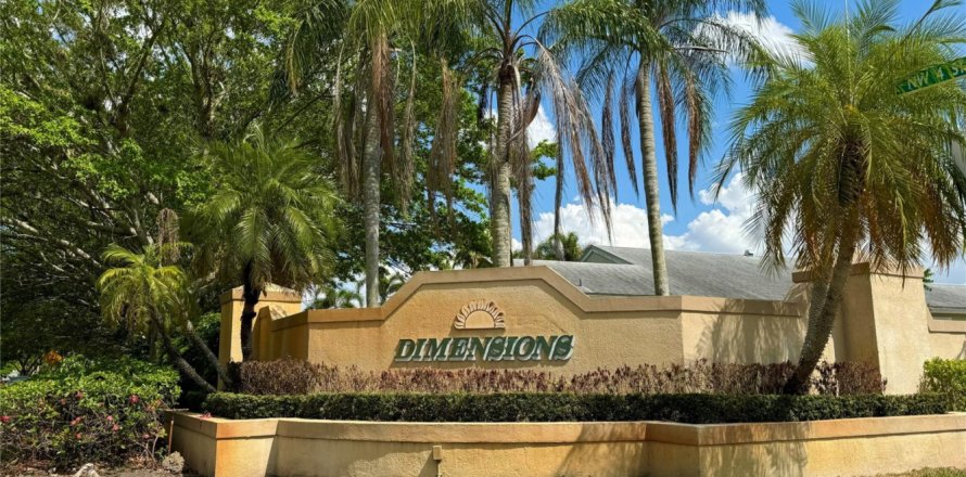 House in Pembroke Pines, Florida 3 bedrooms, 139.82 sq.m. № 1208747
