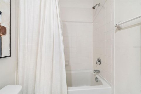 Townhouse in Land O' Lakes, Florida 3 bedrooms, 155.43 sq.m. № 2200482 - photo 29