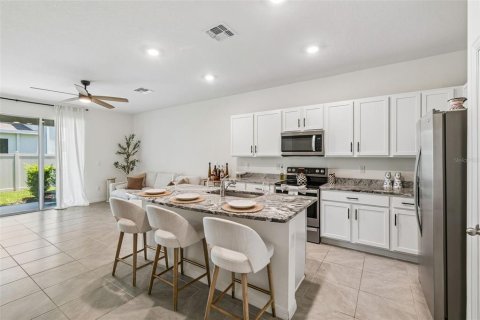 Townhouse in Land O' Lakes, Florida 3 bedrooms, 155.43 sq.m. № 2200482 - photo 9