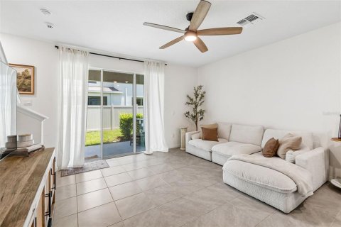 Townhouse in Land O' Lakes, Florida 3 bedrooms, 155.43 sq.m. № 2200482 - photo 17