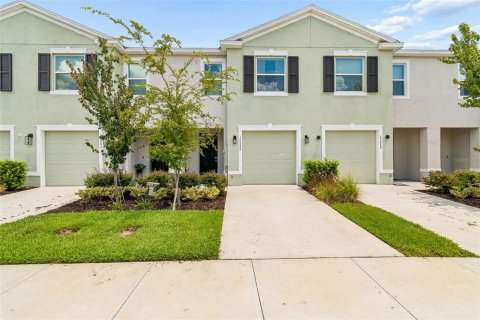 Townhouse in Land O' Lakes, Florida 3 bedrooms, 155.43 sq.m. № 2200482 - photo 2