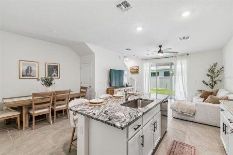 Townhouse in Land O' Lakes, Florida 3 bedrooms, 155.43 sq.m. № 2200482 - photo 14