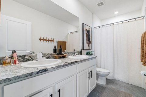 Townhouse in Land O' Lakes, Florida 3 bedrooms, 155.43 sq.m. № 2200482 - photo 23