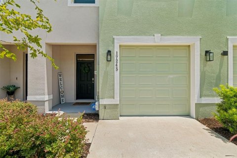 Townhouse in Land O' Lakes, Florida 3 bedrooms, 155.43 sq.m. № 2200482 - photo 3