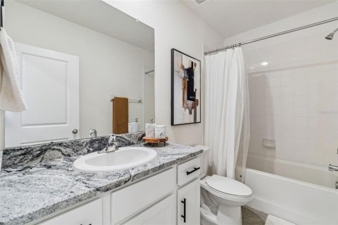 Townhouse in Land O' Lakes, Florida 3 bedrooms, 155.43 sq.m. № 2200482 - photo 28