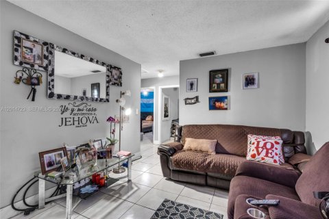 Villa ou maison à vendre à Miami, Floride: 4 chambres, 202.53 m2 № 2171281 - photo 22