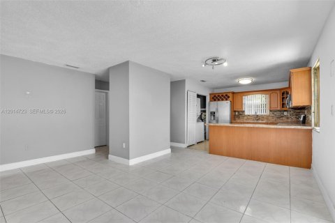 Villa ou maison à vendre à Miami, Floride: 4 chambres, 202.53 m2 № 2171281 - photo 5