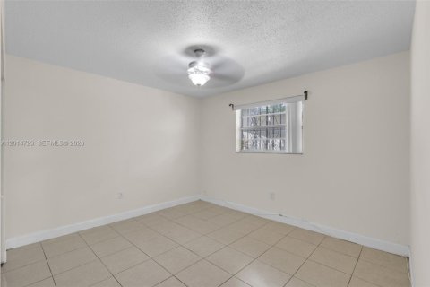 Villa ou maison à vendre à Miami, Floride: 4 chambres, 202.53 m2 № 2171281 - photo 10