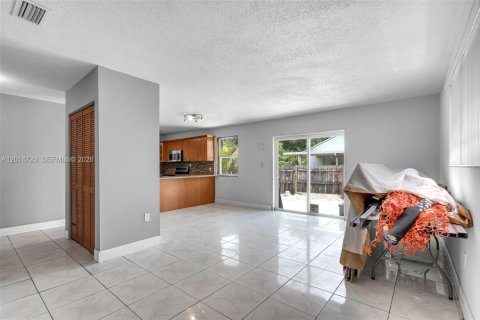 Villa ou maison à vendre à Miami, Floride: 4 chambres, 202.53 m2 № 2171281 - photo 4