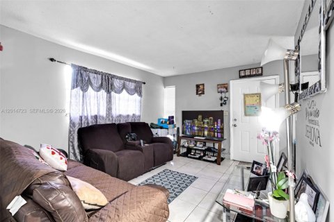 Villa ou maison à vendre à Miami, Floride: 4 chambres, 202.53 m2 № 2171281 - photo 24