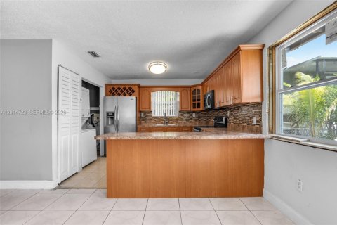 Villa ou maison à vendre à Miami, Floride: 4 chambres, 202.53 m2 № 2171281 - photo 6