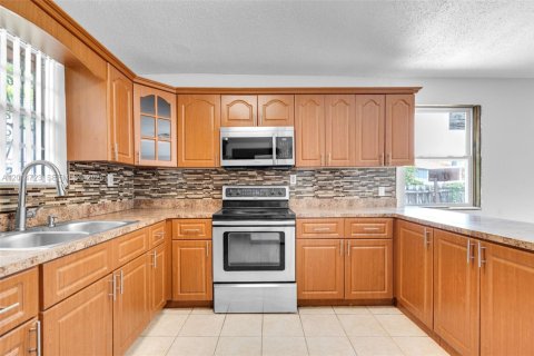 Villa ou maison à vendre à Miami, Floride: 4 chambres, 202.53 m2 № 2171281 - photo 8