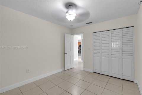Villa ou maison à vendre à Miami, Floride: 4 chambres, 202.53 m2 № 2171281 - photo 14