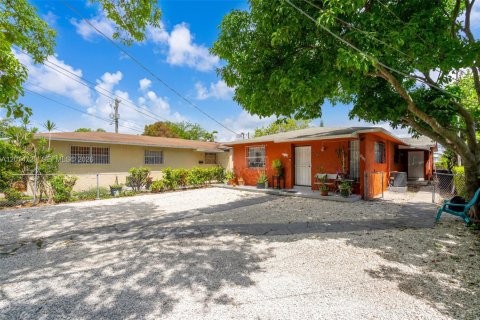 Villa ou maison à vendre à Miami, Floride: 4 chambres, 202.53 m2 № 2171281 - photo 3