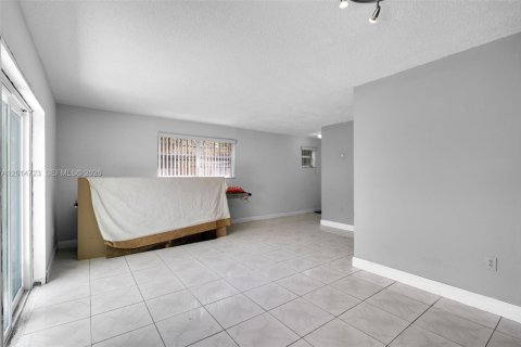 Villa ou maison à vendre à Miami, Floride: 4 chambres, 202.53 m2 № 2171281 - photo 18