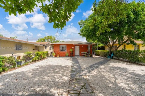 Villa ou maison à vendre à Miami, Floride: 4 chambres, 202.53 m2 № 2171281 - photo 2