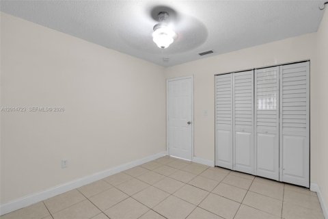 Villa ou maison à vendre à Miami, Floride: 4 chambres, 202.53 m2 № 2171281 - photo 15