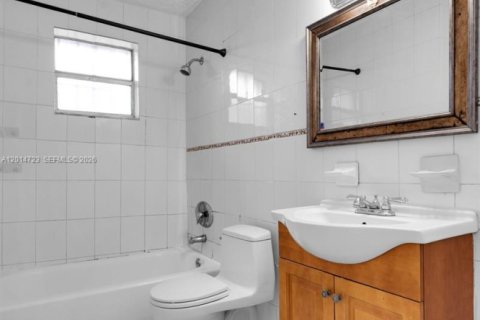 Villa ou maison à vendre à Miami, Floride: 4 chambres, 202.53 m2 № 2171281 - photo 17