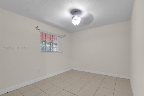Villa ou maison à vendre à Miami, Floride: 4 chambres, 202.53 m2 № 2171281 - photo 13