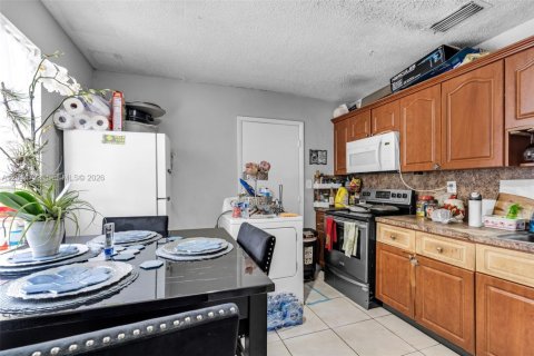 Villa ou maison à vendre à Miami, Floride: 4 chambres, 202.53 m2 № 2171281 - photo 25