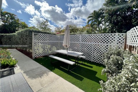 Propiedad comercial en Miami, Florida 23.41 m2 № 2010775