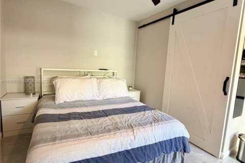 Propiedad comercial en alquiler en Miami, Florida, 23.41 m2 № 2010775 - foto 6