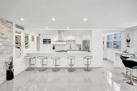 Condo in Hollywood, Florida, 2 bedrooms  № 1745724 - photo 10