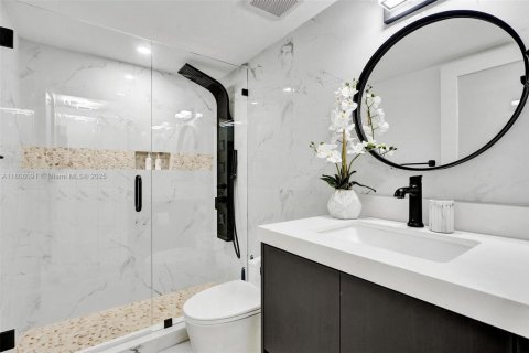 Condo in Hollywood, Florida, 2 bedrooms  № 1745724 - photo 18