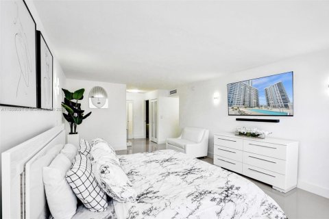 Condo in Hollywood, Florida, 2 bedrooms  № 1745724 - photo 29