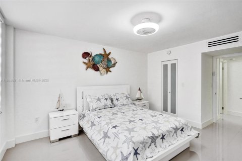 Condo in Hollywood, Florida, 2 bedrooms  № 1745724 - photo 23