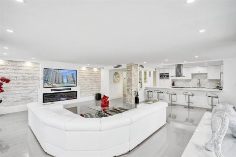 Condo in Hollywood, Florida, 2 bedrooms  № 1745724 - photo 5