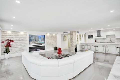 Condo in Hollywood, Florida, 2 bedrooms  № 1745724 - photo 6