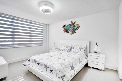 Condo in Hollywood, Florida, 2 bedrooms  № 1745724 - photo 20