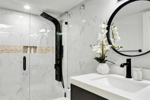 Condo in Hollywood, Florida, 2 bedrooms  № 1745724 - photo 19