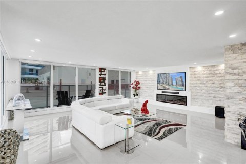 Condo in Hollywood, Florida, 2 bedrooms  № 1745724 - photo 7