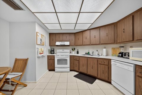 Condo in Saint Petersburg, Florida, 1 bedroom  № 1894847 - photo 2