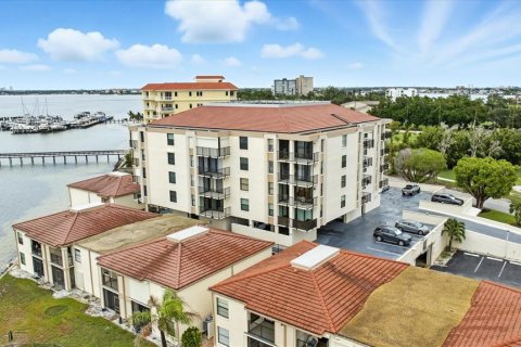 Condo in Saint Petersburg, Florida, 1 bedroom  № 1894847 - photo 24
